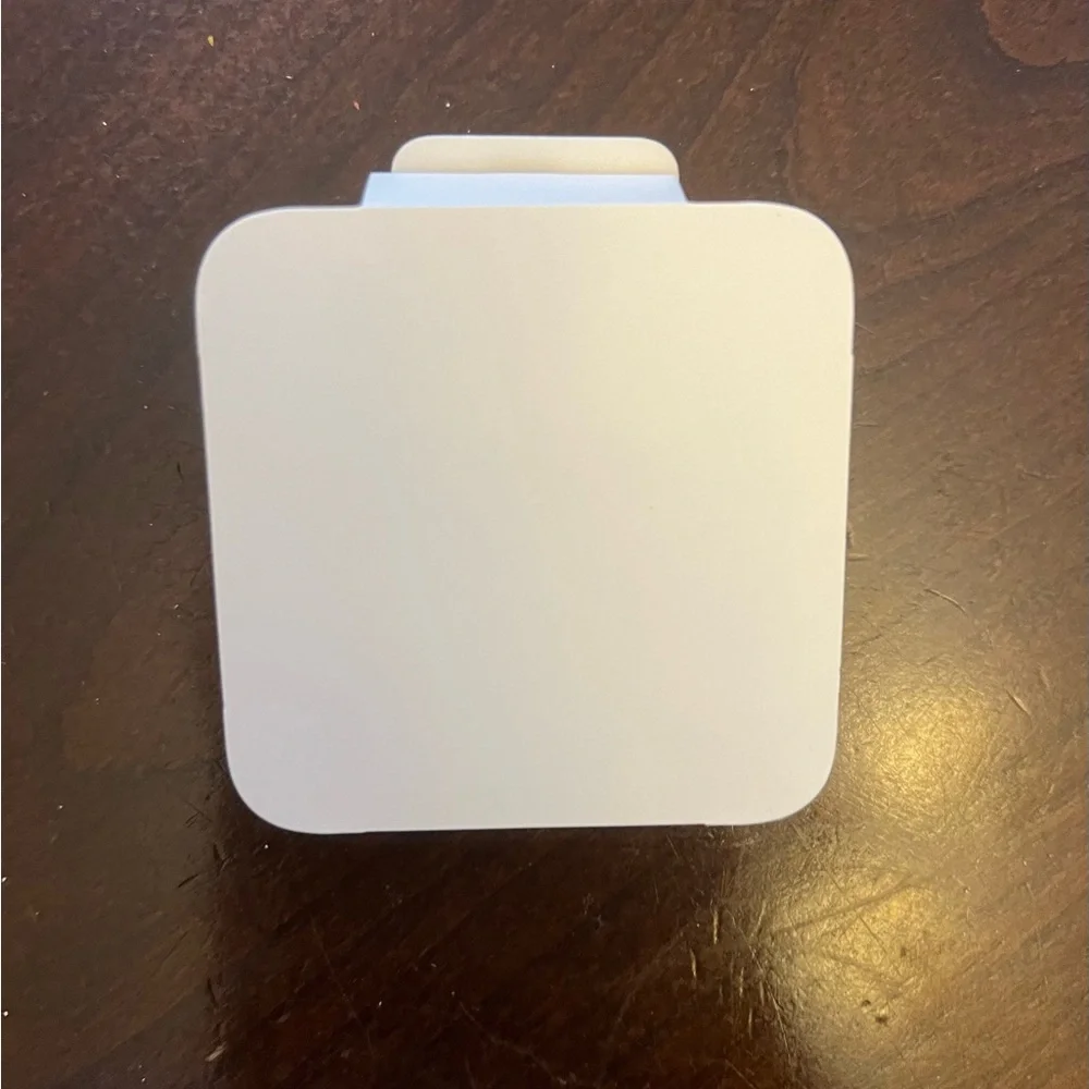 Apple White Earbud Headphones With Wire Lightning Connector
